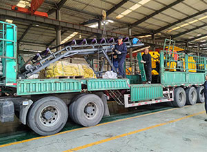 山東東達機電有限責任公司生產的礦用扒渣機和二運皮帶機裝車發貨