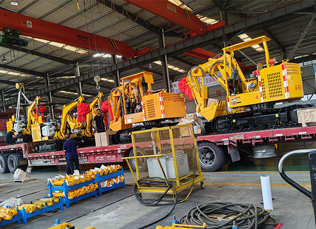 山東東達機電有限責任公司自主研發的一批液壓挖掘機成功發貨