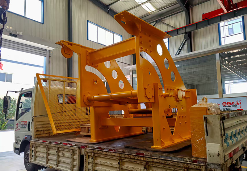 山東東達機電新型全斷面斷帶抓捕器成功裝車發貨