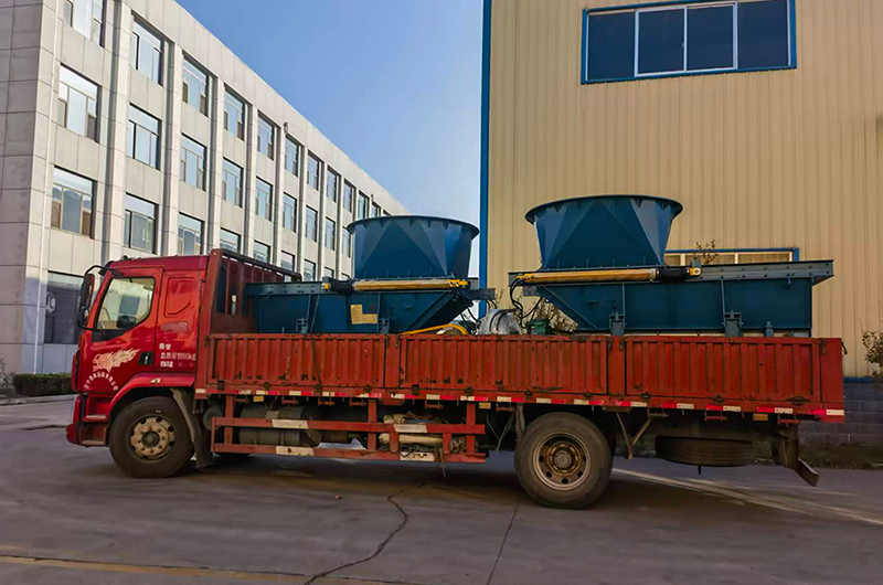 專注定制，使命必達 | 山東東達機電定制款圓形漏斗給煤機順利發貨